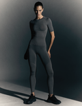 Set complet Cellulift : t-shirt seconde peau porté avec le legging gainant sans couture